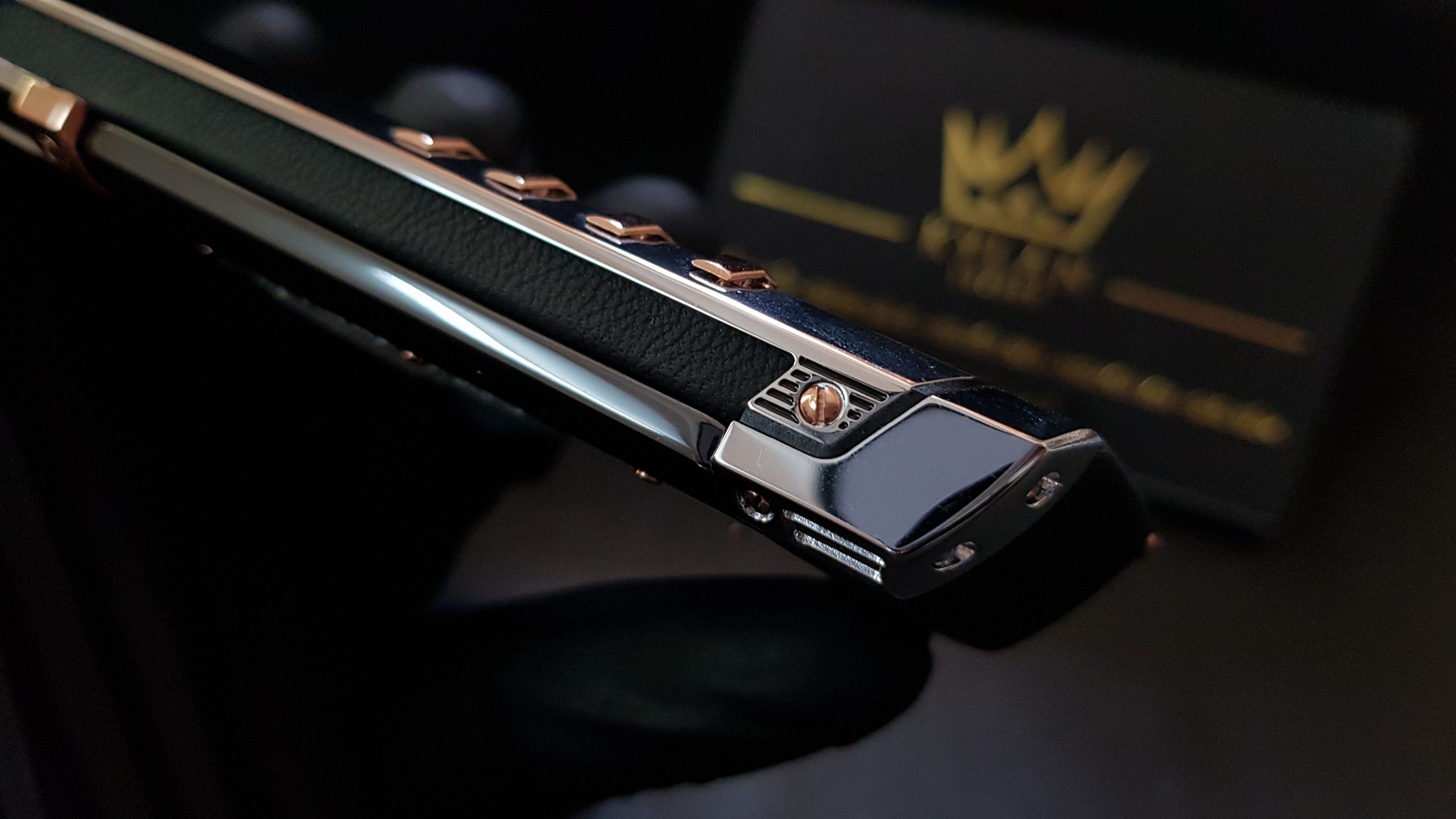 Kỳ Lân Luxury vertu signature s thep che tac diem ma vang 20 scaled Vertu Signature S thép điểm vàng hồng