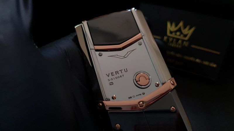 Kỳ Lân Luxury vertu signature s thep che tac diem ma vang 29 scaled 1 Vertu Signature S thép điểm vàng hồng