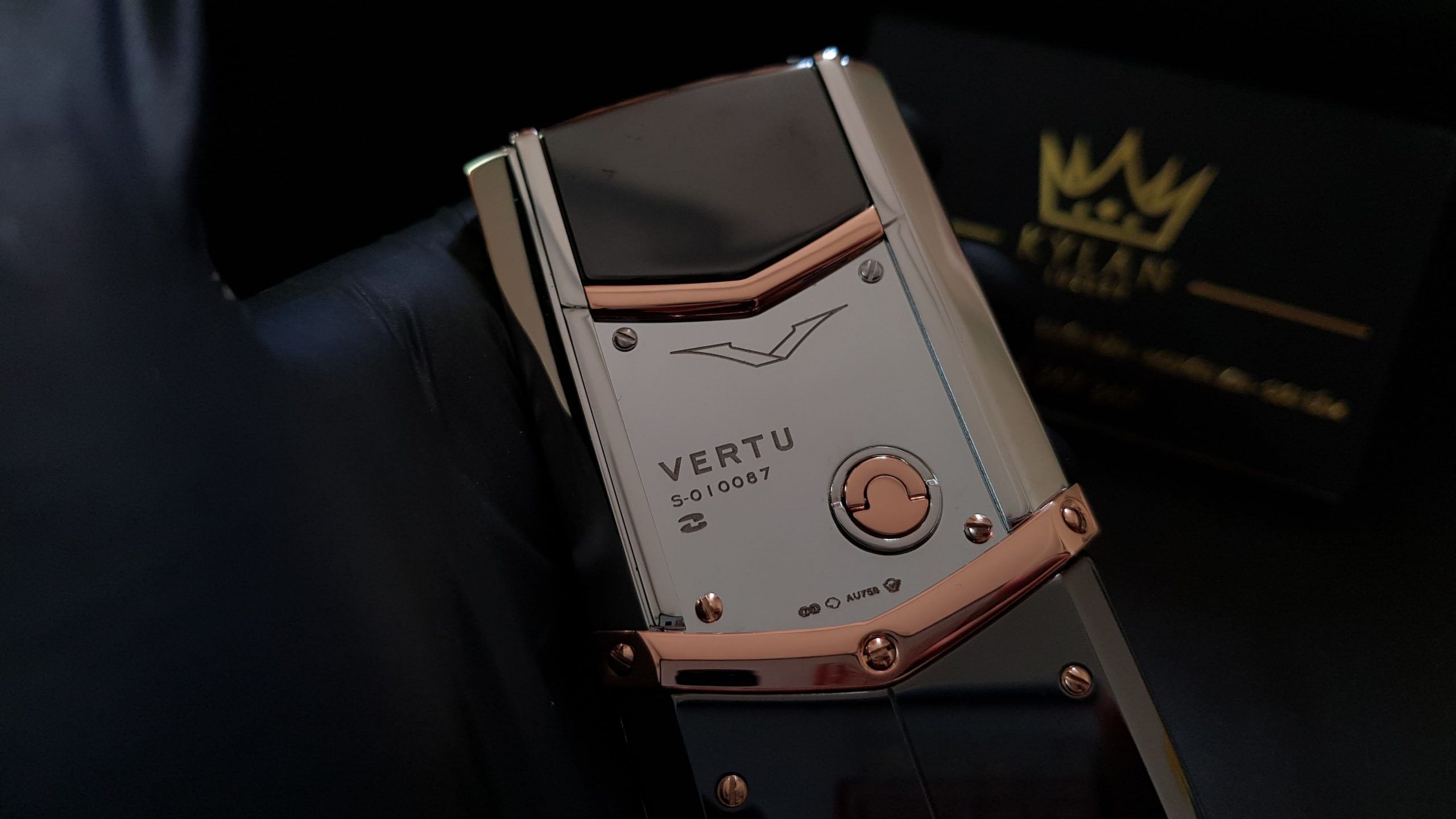 Kỳ Lân Luxury vertu signature s thep che tac diem ma vang 29 scaled Vertu Signature S thép điểm vàng hồng