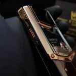 Kỳ Lân Luxury vertu signature s thep che tac diem ma vang 30 scaled 1 Vertu Signature S thép điểm vàng hồng