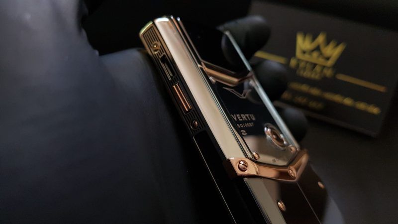 Kỳ Lân Luxury vertu signature s thep che tac diem ma vang 30 scaled 1 Vertu Signature S thép điểm vàng hồng