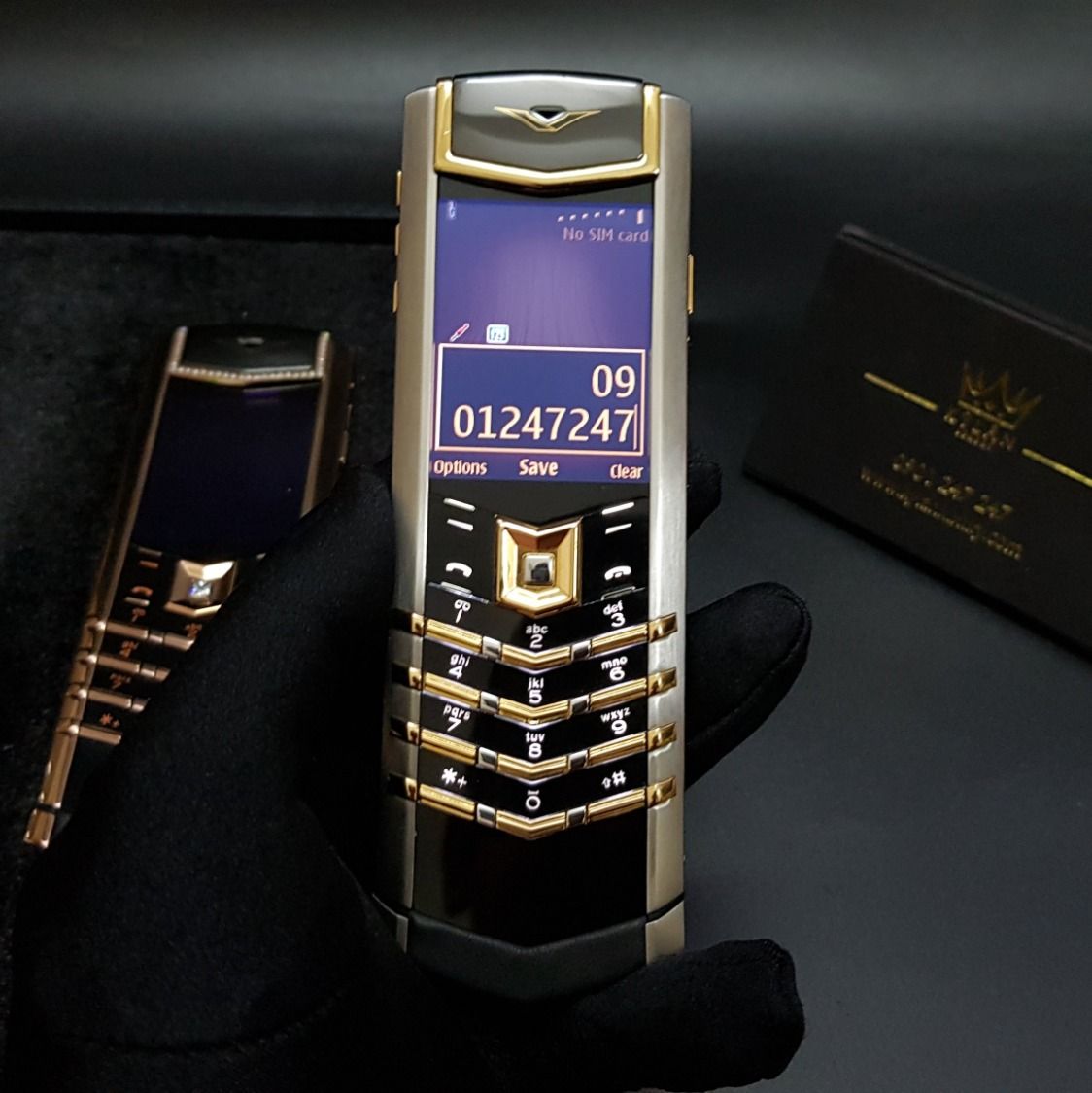 Kỳ Lân Luxury vertu signature s thep diem vang da den 1 3 Mua điện thoại Vertu Signature S thép điểm vàng da đen ở đâu uy tín, chất lượng?