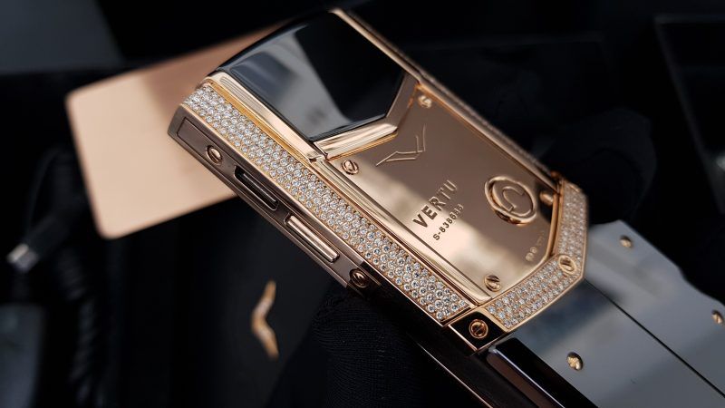 Kỳ Lân Luxury vertu signature s vang khoi full kim cuong 17 8be9ad24 422f 4227 90a6 bc07ec554159 1 Vertu Signature S Vàng Khối Full Diamond