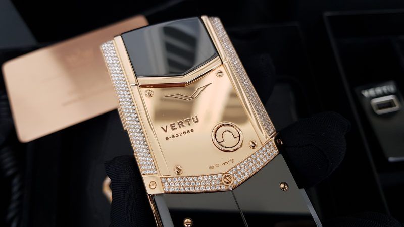 Kỳ Lân Luxury vertu signature s vang khoi full kim cuong 18 9a3b0dd6 d7c7 4f65 abbd 462e89c2c8db 1 Vertu Signature S Vàng Khối Full Diamond