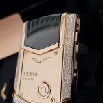 Kỳ Lân Luxury vertu signature s vang khoi full kim cuong 19 4e40e55c 4491 43ba 8a39 92b43de40336 1 Vertu Signature S Vàng Khối Full Diamond