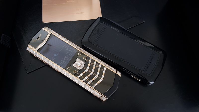 Kỳ Lân Luxury vertu signature s vang khoi full kim cuong 2 06d7b219 af2e 46e2 a371 86739971a6e8 1 Vertu Signature S Vàng Khối Full Diamond