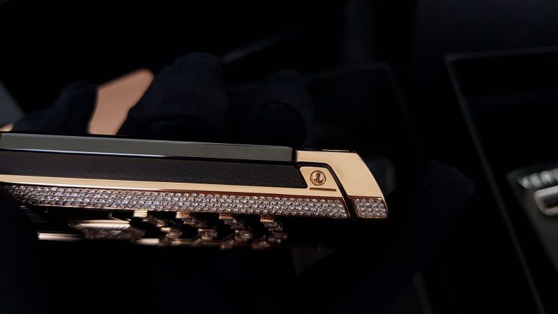 Kỳ Lân Luxury vertu signature s vang khoi full kim cuong 21 3c7f20c3 651d 4e65 9738 1ab00a65e7e7 1 Vertu Signature S Vàng Khối Full Diamond