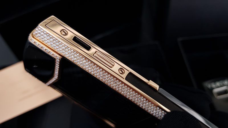 Kỳ Lân Luxury vertu signature s vang khoi full kim cuong 23 a80ed1a6 d5af 42d6 a0ce beef2a2928f3 1 Vertu Signature S Vàng Khối Full Diamond