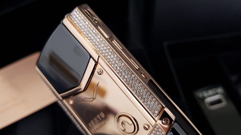 Kỳ Lân Luxury vertu signature s vang khoi full kim cuong 25 263f8b88 4b75 46d9 ae02 cef3e1270c7d 1 Vertu Signature S Vàng Khối Full Diamond