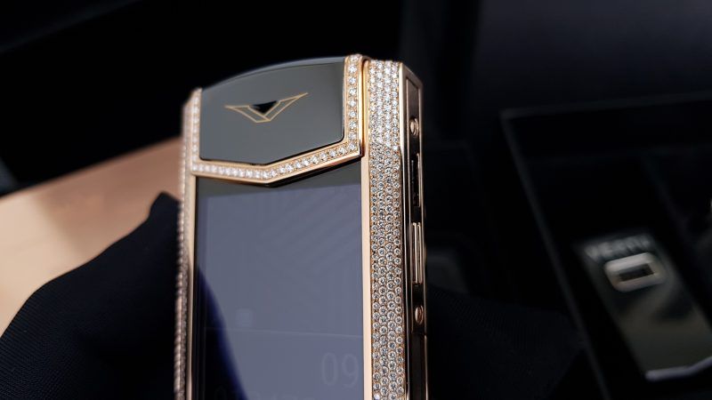 Kỳ Lân Luxury vertu signature s vang khoi full kim cuong 32 75ce3066 75d1 4410 9ed0 469bedc78123 1 Vertu Signature S Vàng Khối Full Diamond