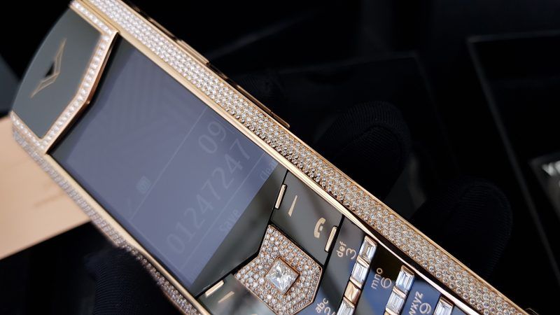 Kỳ Lân Luxury vertu signature s vang khoi full kim cuong 34 27651f51 474a 4f29 a756 c0b8e8ba02cc 1 Vertu Signature S Vàng Khối Full Diamond