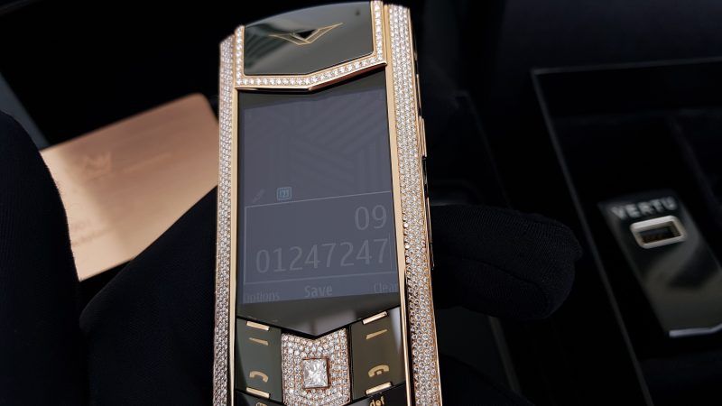 Kỳ Lân Luxury vertu signature s vang khoi full kim cuong 35 59ffa6db e7c4 4f06 a794 3545bcd983c0 1 Vertu Signature S Vàng Khối Full Diamond