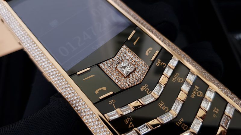 Kỳ Lân Luxury vertu signature s vang khoi full kim cuong 42 7ff7c4b0 6d0f 4bbc 8681 11f749eca450 1 Vertu Signature S Vàng Khối Full Diamond