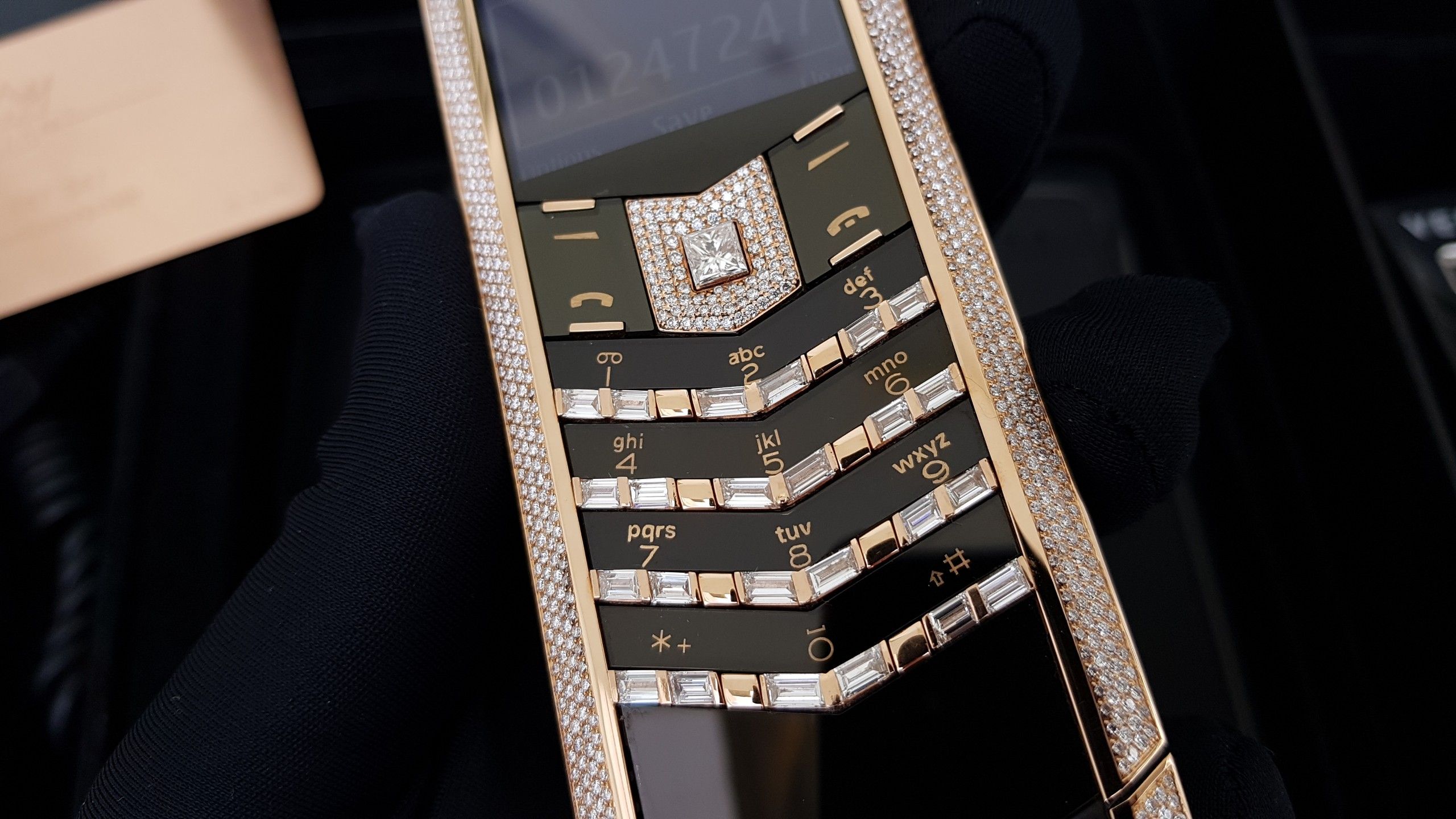 Kỳ Lân Luxury vertu signature s vang khoi full kim cuong 44 0f1ea392 e221 455b a8ce ffe10d1884d2 Vertu Signature S Vàng Khối Full Diamond