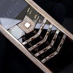 Kỳ Lân Luxury vertu signature s vang khoi full kim cuong 45 1e867f0d c70f 46c9 b913 142bf9cb5084 1 Vertu Signature S Vàng Khối Full Diamond