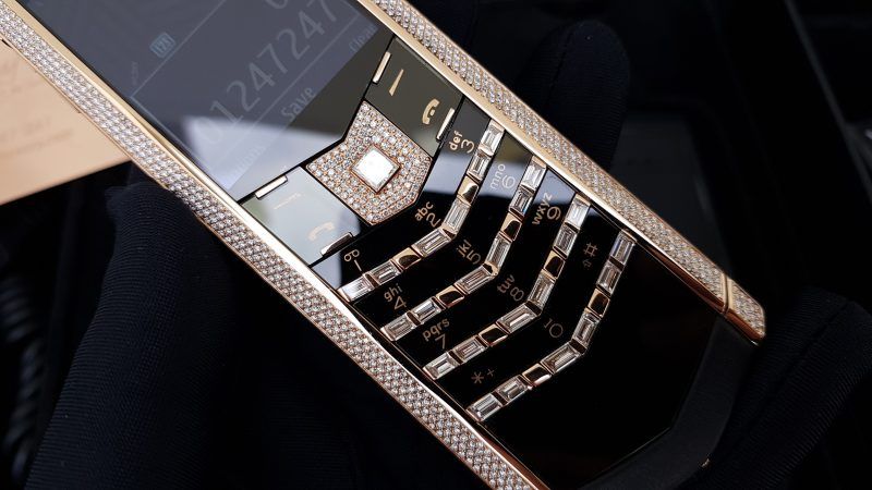 Kỳ Lân Luxury vertu signature s vang khoi full kim cuong 45 1e867f0d c70f 46c9 b913 142bf9cb5084 1 Vertu Signature S Vàng Khối Full Diamond