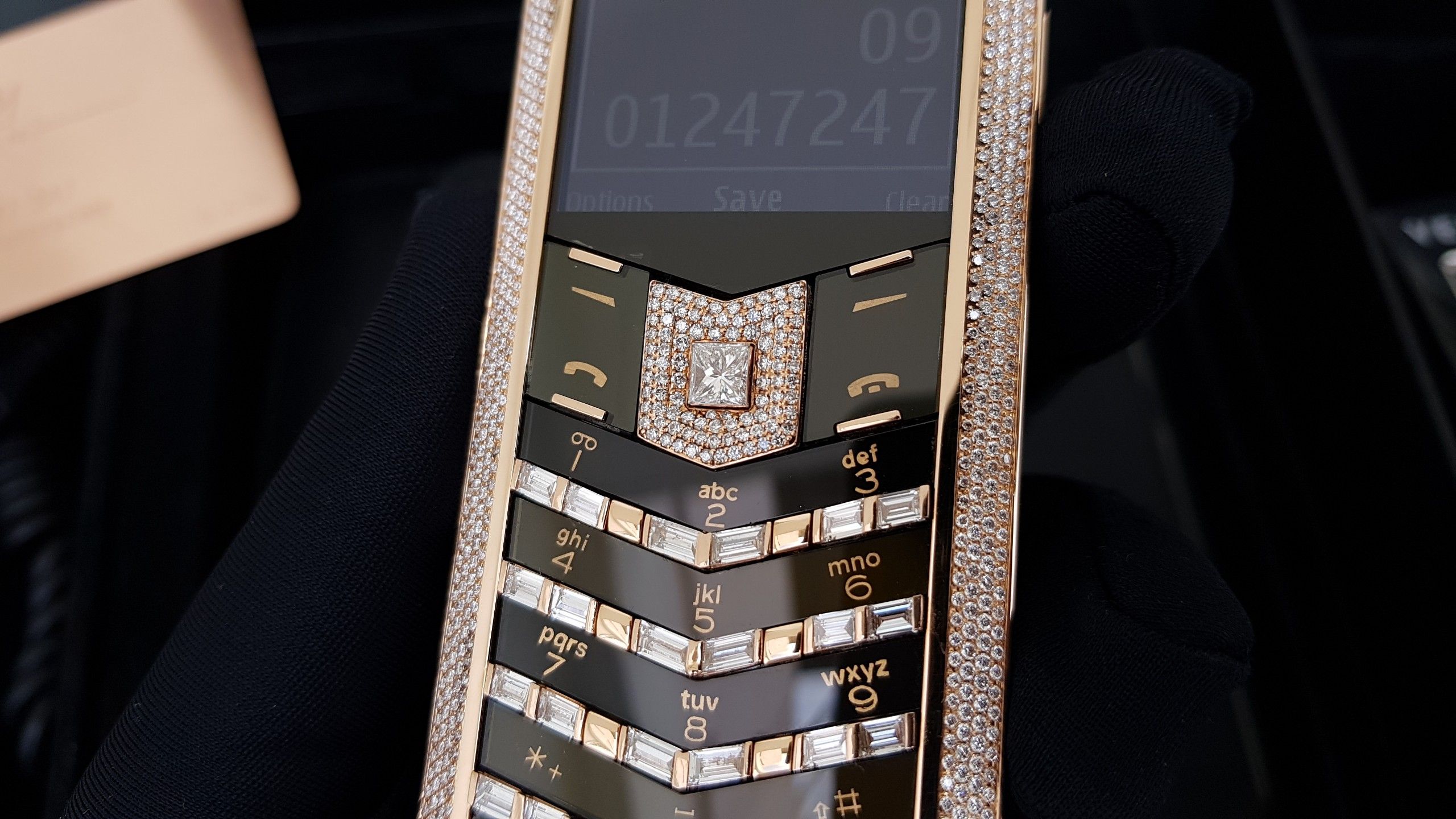 Kỳ Lân Luxury vertu signature s vang khoi full kim cuong 46 0432db46 6ab7 4e81 a7de 655307f9f88c Vertu Signature S Vàng Khối Full Diamond