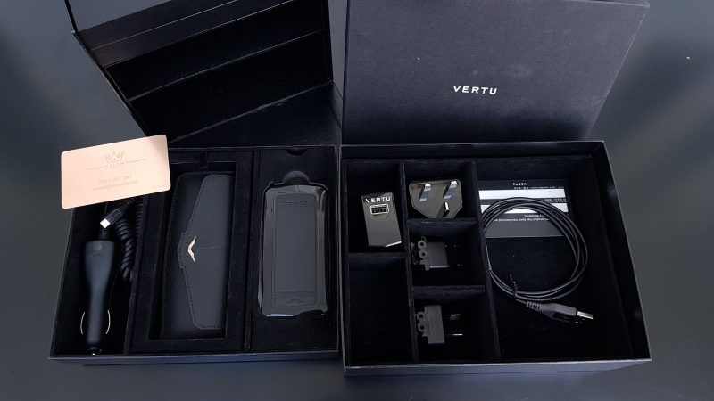 Kỳ Lân Luxury vertu signature s vang khoi full kim cuong 47 82b0477e 4669 4029 acd6 d2014fd56746 1 Vertu Signature S Vàng Khối Full Diamond