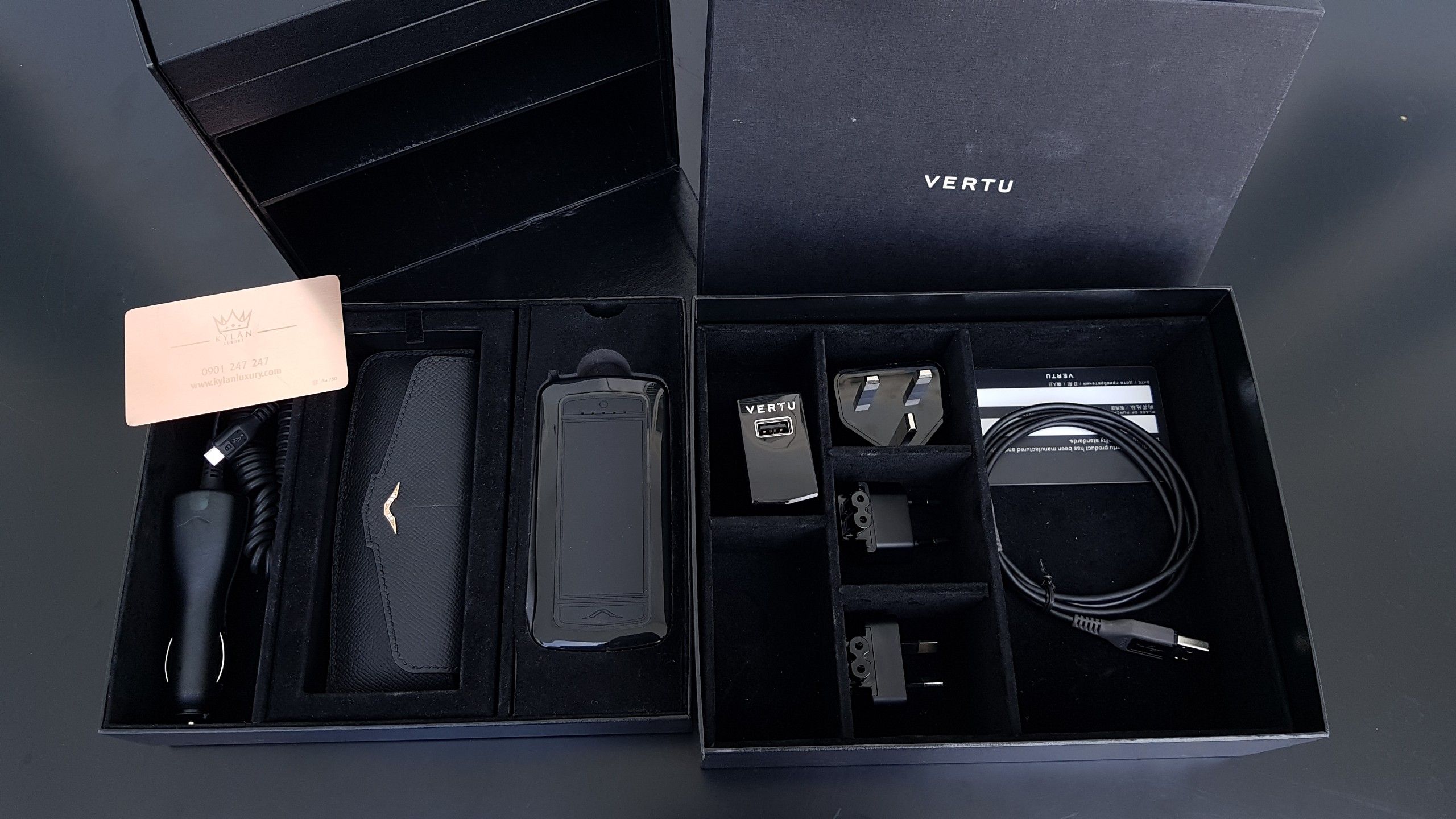 Kỳ Lân Luxury vertu signature s vang khoi full kim cuong 47 82b0477e 4669 4029 acd6 d2014fd56746 Vertu Signature S Vàng Khối Full Diamond