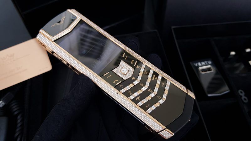 Kỳ Lân Luxury vertu signature s vang khoi full kim cuong 48 f95bcb21 d530 405b be7f 99b588986acf 1 Vertu Signature S Vàng Khối Full Diamond