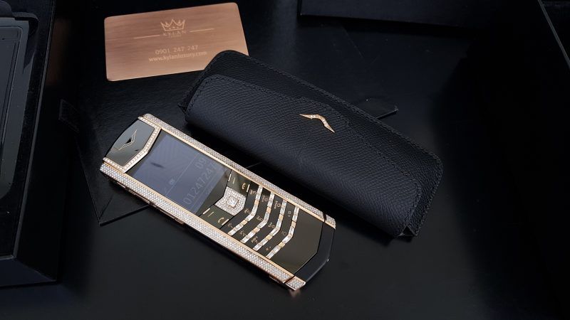 Kỳ Lân Luxury vertu signature s vang khoi full kim cuong 7 09911f2e 682d 4f8e 979a d561e799bfef 1 Vertu Signature S Vàng Khối Full Diamond