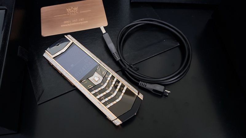 Kỳ Lân Luxury vertu signature s vang khoi full kim cuong 9 30c392ad 44b6 46b7 80e3 6e5c8492028b 1 Vertu Signature S Vàng Khối Full Diamond