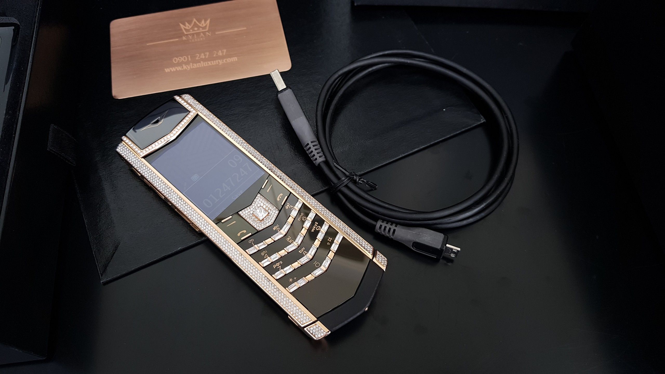 Kỳ Lân Luxury vertu signature s vang khoi full kim cuong 9 30c392ad 44b6 46b7 80e3 6e5c8492028b Vertu Signature S Vàng Khối Full Diamond