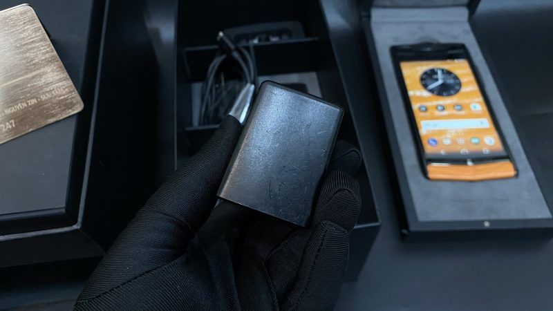 Vertu Signature Touch Pure Jet Alligator