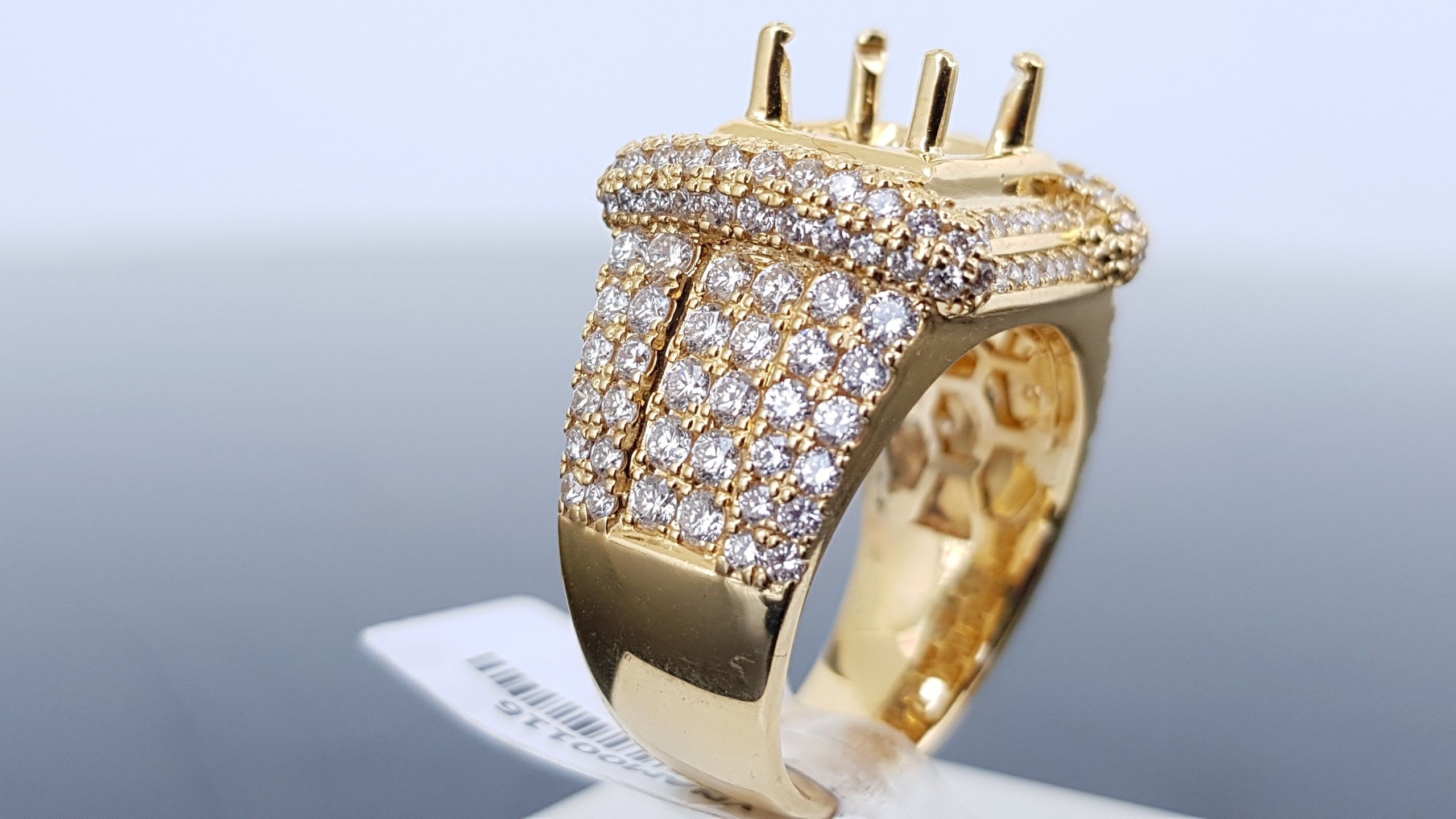 Kỳ Lân Luxury vo nhan kim cuong vang hong 18k 11 48941505 ca42 4785 861e c70b2f64240e KỲ LÂN LUXURY chuyên cung cấp dịch vụ hiện thực hóa giấc mơ khách hàng