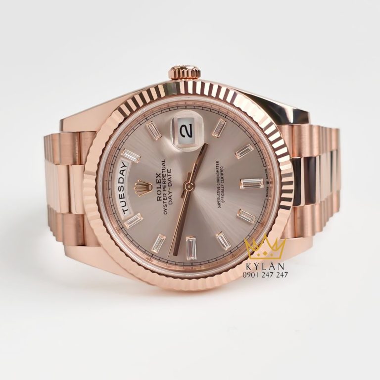 Đồng hồ Rolex Day Date 40 228235-0004 mặt số Sundust, cọc số kim cương