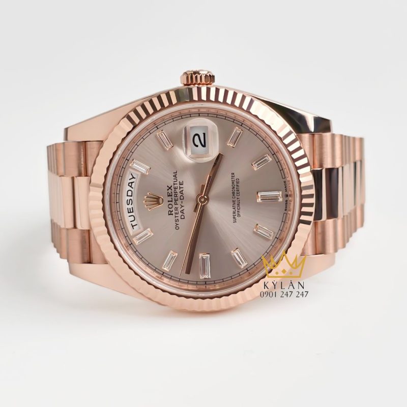 Đồng hồ Rolex Day Date 40 228235-0004 mặt số Sundust, cọc số kim cương