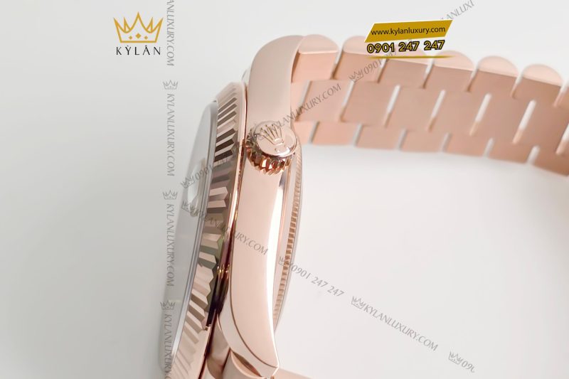 Đồng hồ Rolex Day Date 40 228235-0004 mặt số Sundust, cọc số kim cương