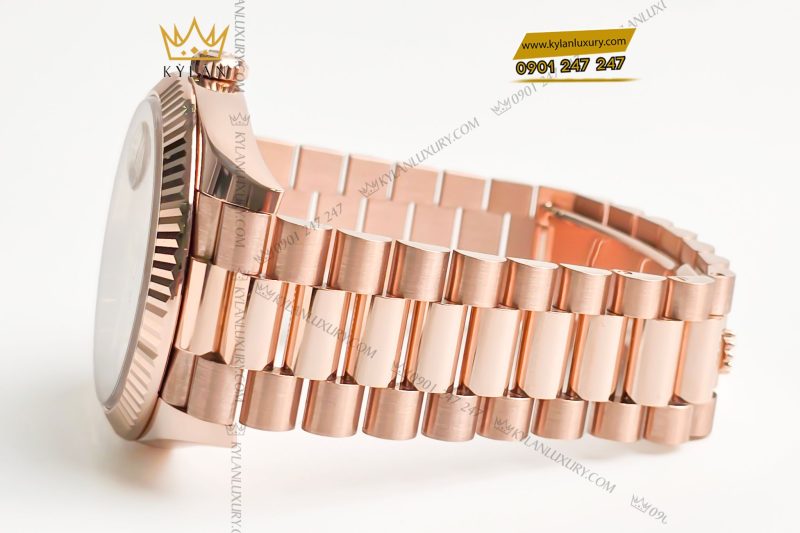 Đồng hồ Rolex Day Date 40 228235-0004 mặt số Sundust, cọc số kim cương