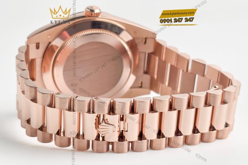 Đồng hồ Rolex Day Date 40 228235-0004 mặt số Sundust, cọc số kim cương