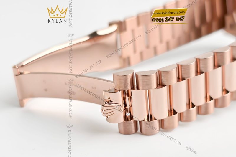 Đồng hồ Rolex Day Date 40 228235-0004 mặt số Sundust, cọc số kim cương