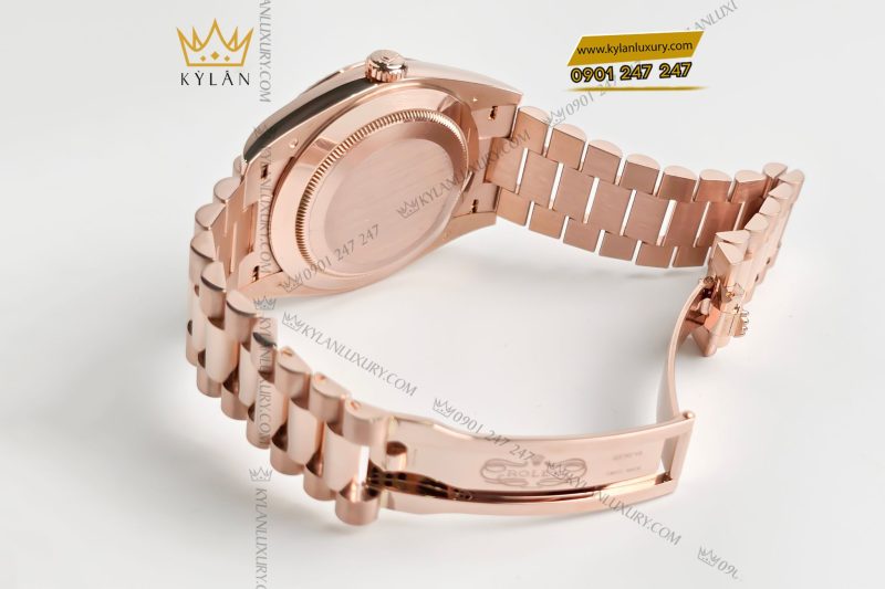 Đồng hồ Rolex Day Date 40 228235-0004 mặt số Sundust, cọc số kim cương