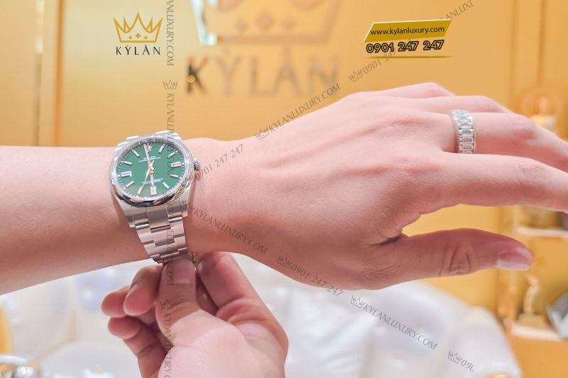 Đồng hồ Rolex Oyster Perpetual 41 134300-0005 mặt số xanh lá