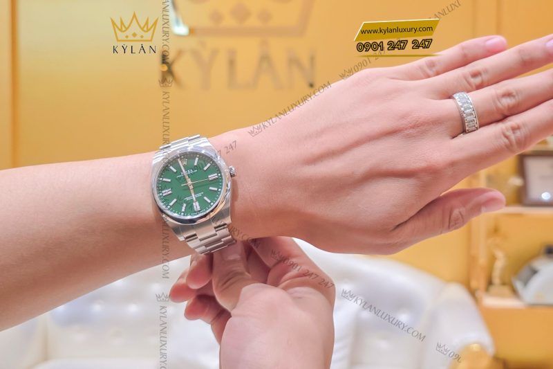 Đồng hồ Rolex Oyster Perpetual 41 134300-0005 mặt số xanh lá