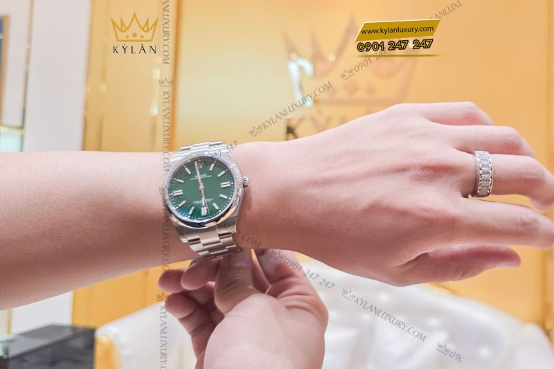 Đồng hồ Rolex Oyster Perpetual 41 134300-0005 mặt số xanh lá
