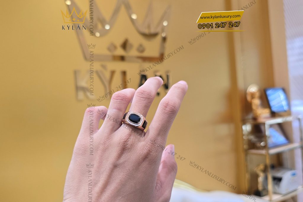 Kỳ Lân Luxury Nhan nam vang nguyen khoi Au750 dinh da quy den 7 Nhẫn nam vàng nguyên khối Au750 đính đá quý đen