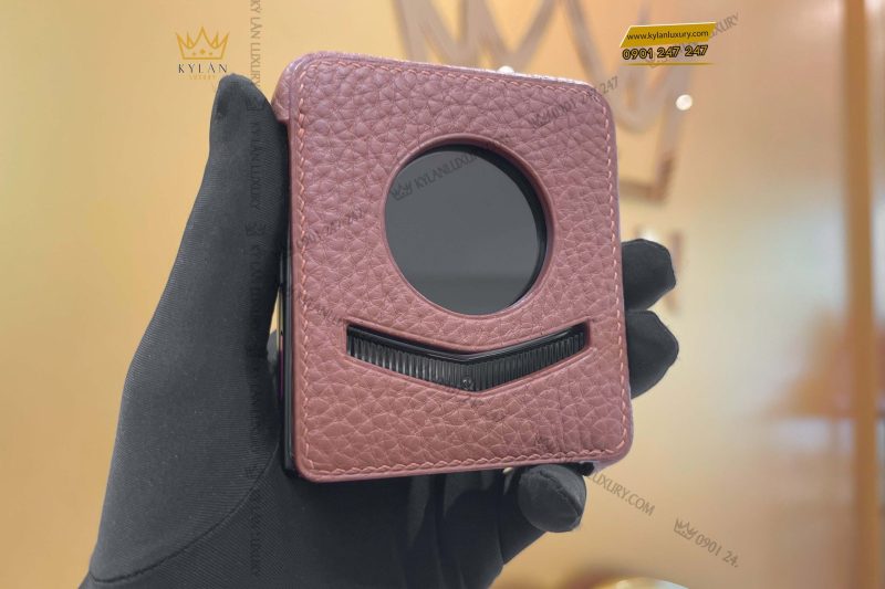 Kỳ Lân Luxury bao da dien thoai vertu ironflip da togo mau nau 10 scaled 1 Bao da điện thoại Vertu Ironflip da Togo màu nâu