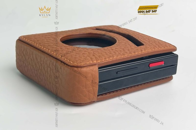 Kỳ Lân Luxury bao da dien thoai vertu ironflip da togo mau nau 4 scaled 1 Bao da điện thoại Vertu Ironflip da Togo màu nâu