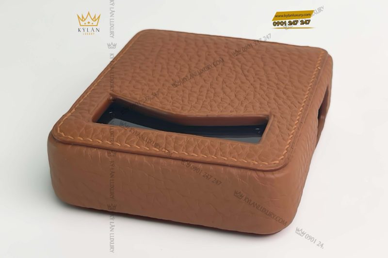 Kỳ Lân Luxury bao da dien thoai vertu ironflip da togo mau nau 8 1 scaled 1 Bao da điện thoại Vertu Ironflip da Togo màu nâu