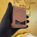 Kỳ Lân Luxury bao da dien thoai vertu ironflip da togo mau nau 9 scaled 1 Bao da điện thoại Vertu Ironflip da Togo màu nâu