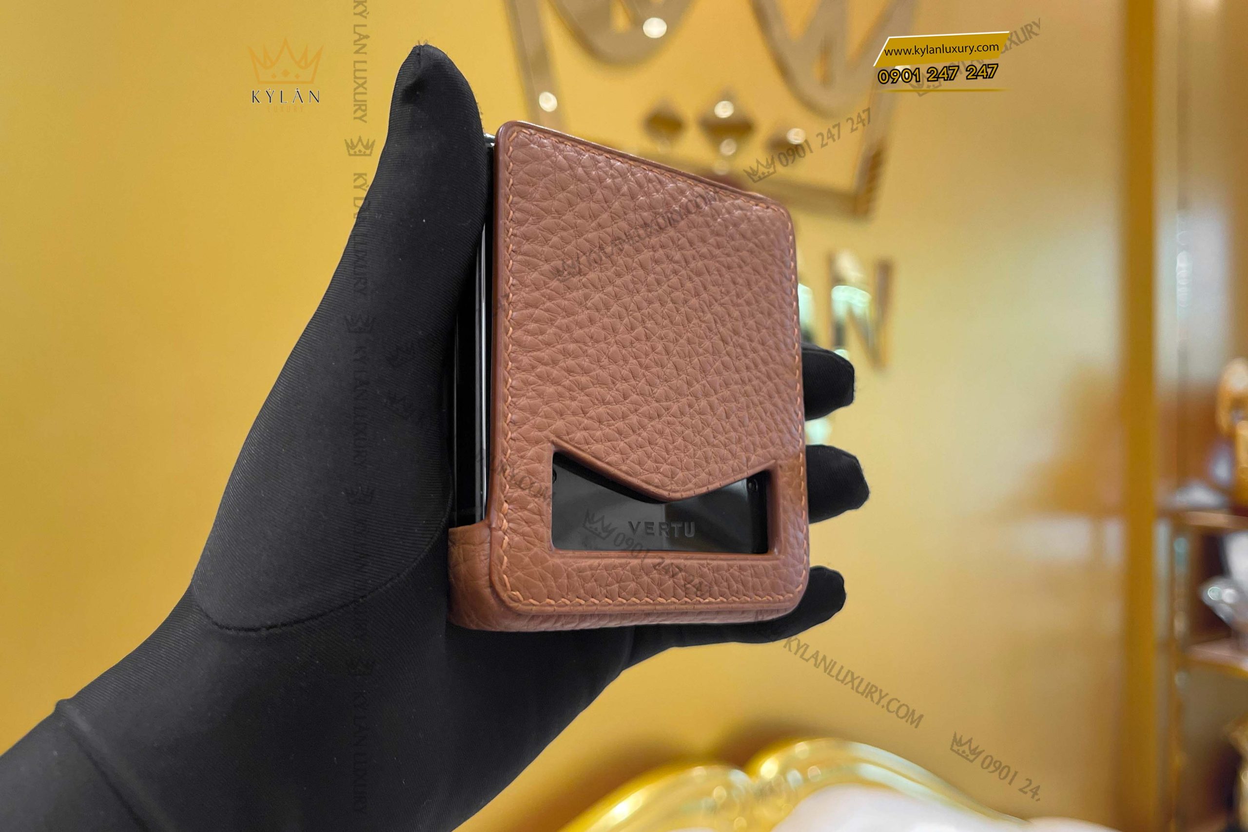 Kỳ Lân Luxury bao da dien thoai vertu ironflip da togo mau nau 9 scaled Bao da điện thoại Vertu Ironflip da Togo màu nâu