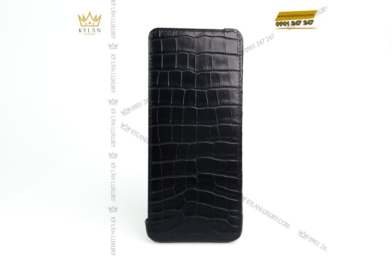 Kỳ Lân Luxury bao da dien thoai vertu logo vertu vang trang nguyen khoi au750 9 scaled 1 Bao da điện thoại Vertu da cá sấu Alligator đính logo Vertu vàng trắng nguyên khối Au750