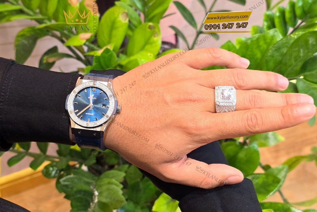 Kỳ Lân Luxury dong ho hublot classic fusion blue custom diamond 11 Đồng hồ Hublot Classic Fusion Titanium Blue Custom Diamond 42mm