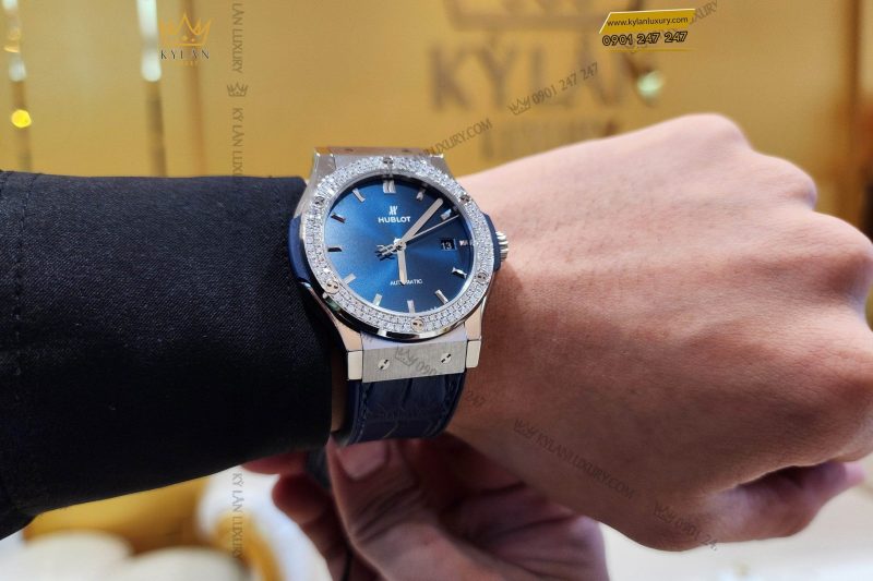 Đồng hồ Hublot Classic Fusion Titanium Blue custom vành kim cương 42mm