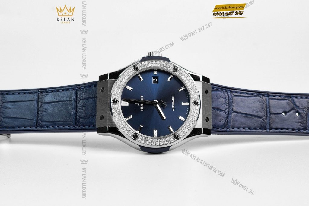 Kỳ Lân Luxury dong ho hublot classic fusion blue custom diamond 18 Đồng hồ Hublot Classic Fusion Titanium Blue custom vành kim cương 42mm
