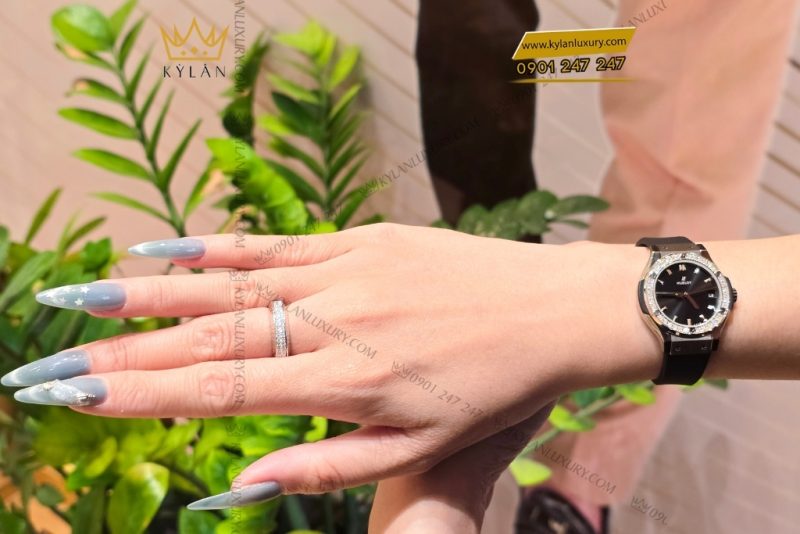 Đồng hồ Hublot Classic Fusion Titanium Diamond 33mm